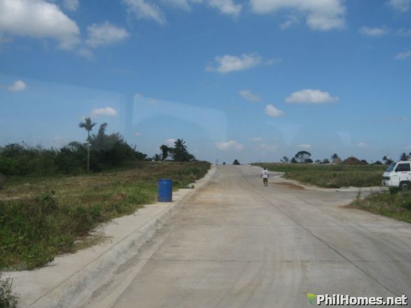 975,000 DESIGN AND BUILD@ TAGAYTAY LOT mendez