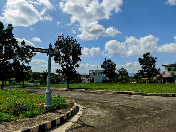 CAMBRIDGE PLACE Tanauan Batangas Lots = 11,140/sqm